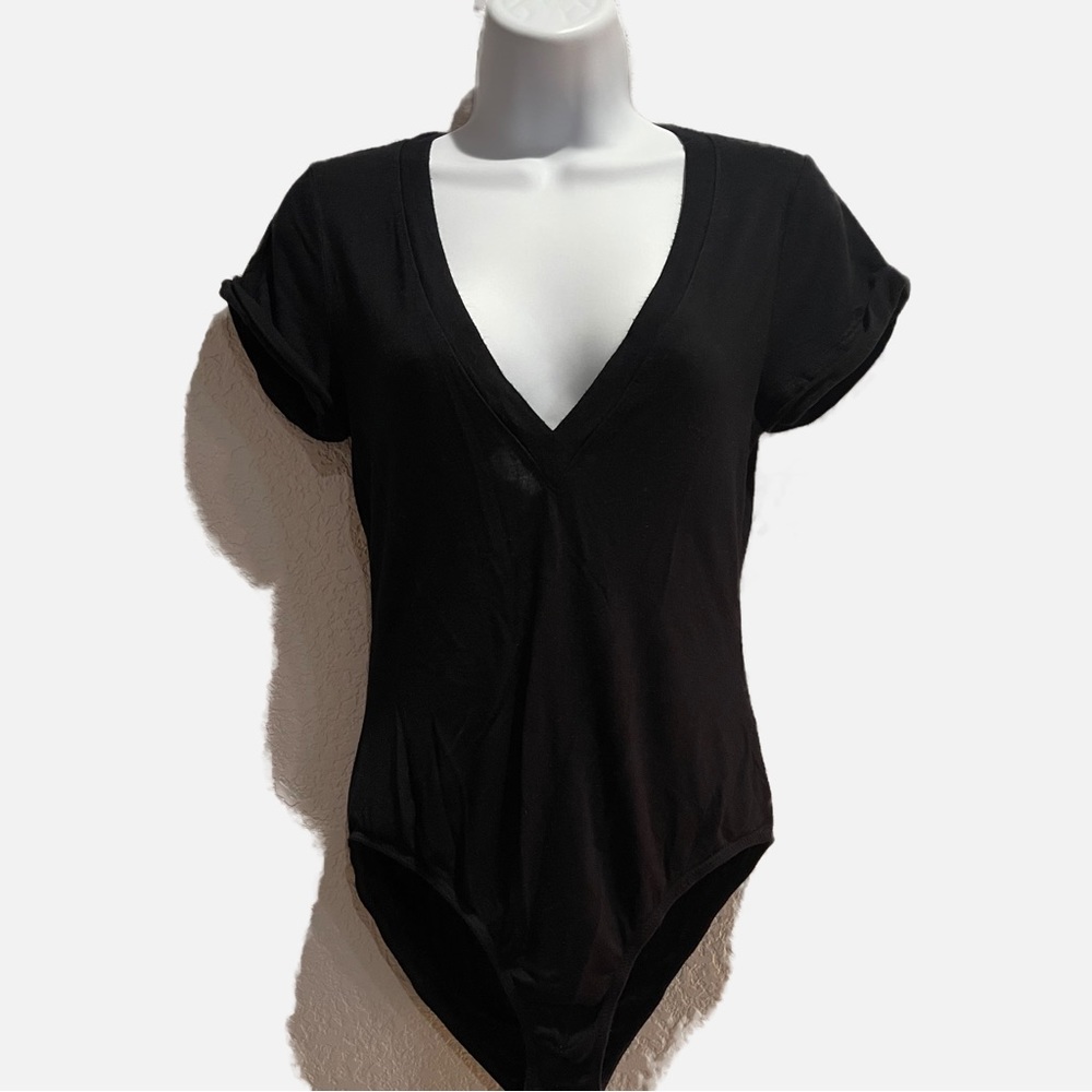 Free People Black Short Sleeve V Neck Bodysuit | Size S
